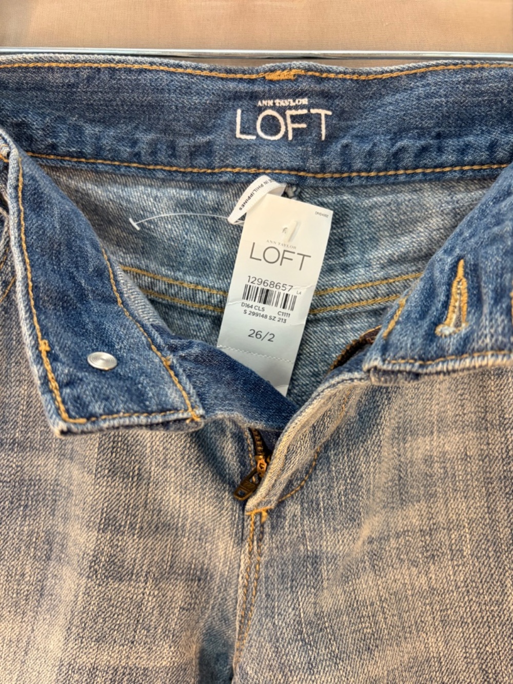 LOFT Distressed Denim Jean Shorts, color Blue size 26/2 (NWT) - Picture 3 of 10